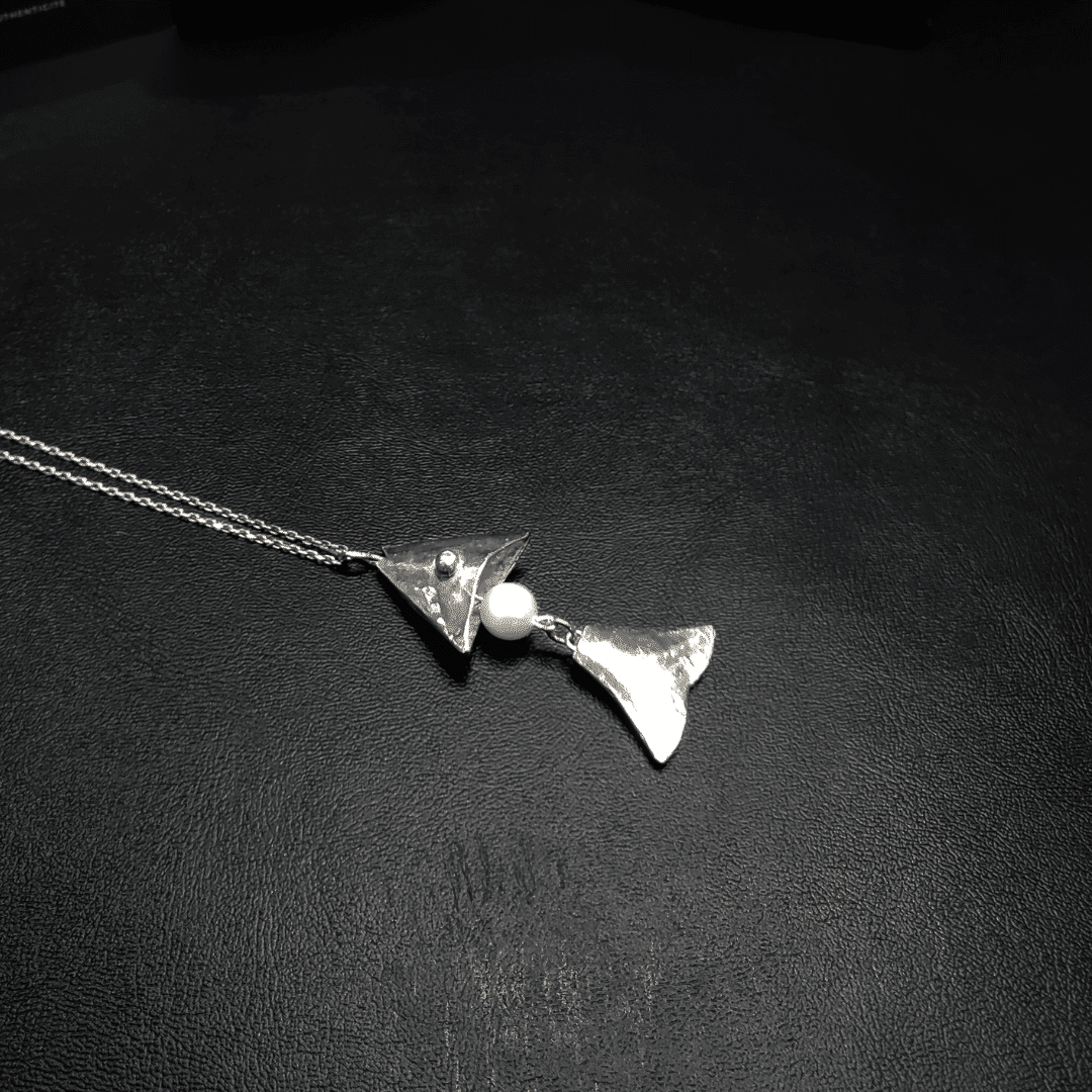 850 silver necklace with fish and pearl pendant
