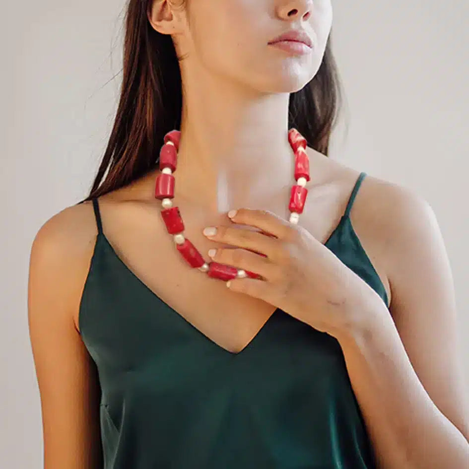 Collier en perle et corail recyclé
