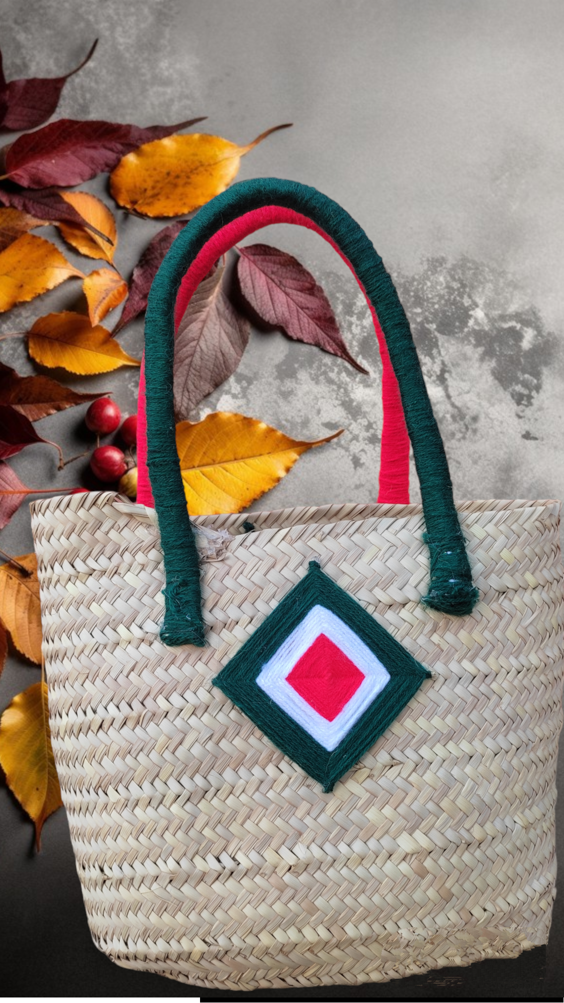 Couffin traditionnel en jonc brodée en rouge et vert 100% fait main - artisanat Tunisien fait main | ILEYCOM