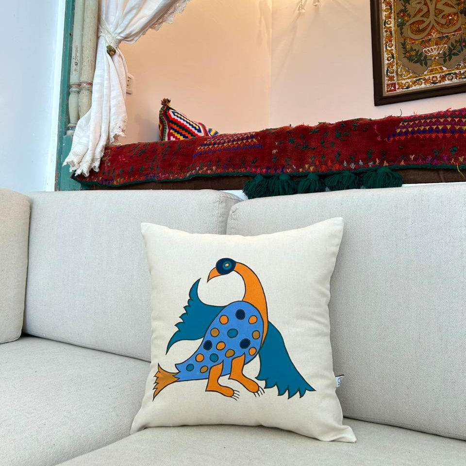 وسادة مصنوعة يدويًا، مستوحاة من أنماط السيراميك التقليدية