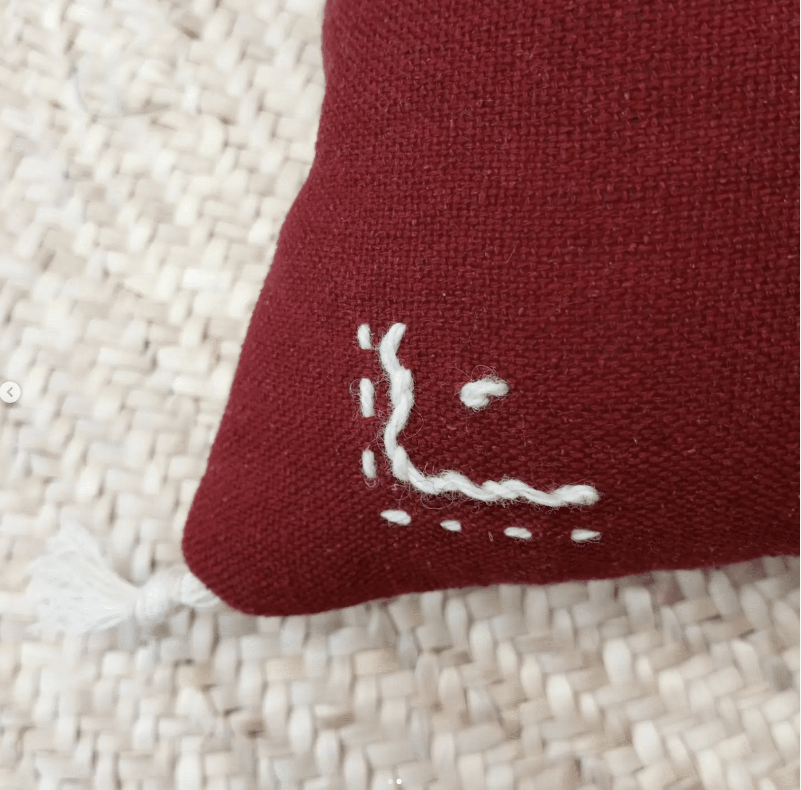 Coussin berbère rouge rectangulaire fait-main - artisanat Tunisien fait main | ILEYCOM