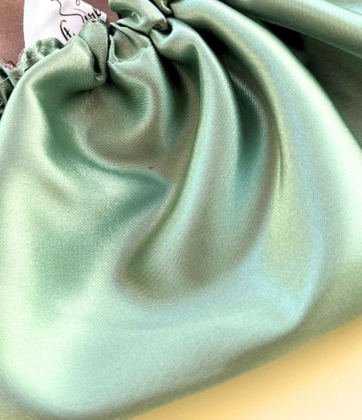 bonnet de nuit satin vert d'eau pour une protection cheveux optimale