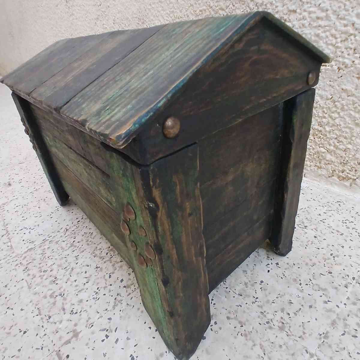 Coffre en bois élégant pour un rangement stylé et pratique