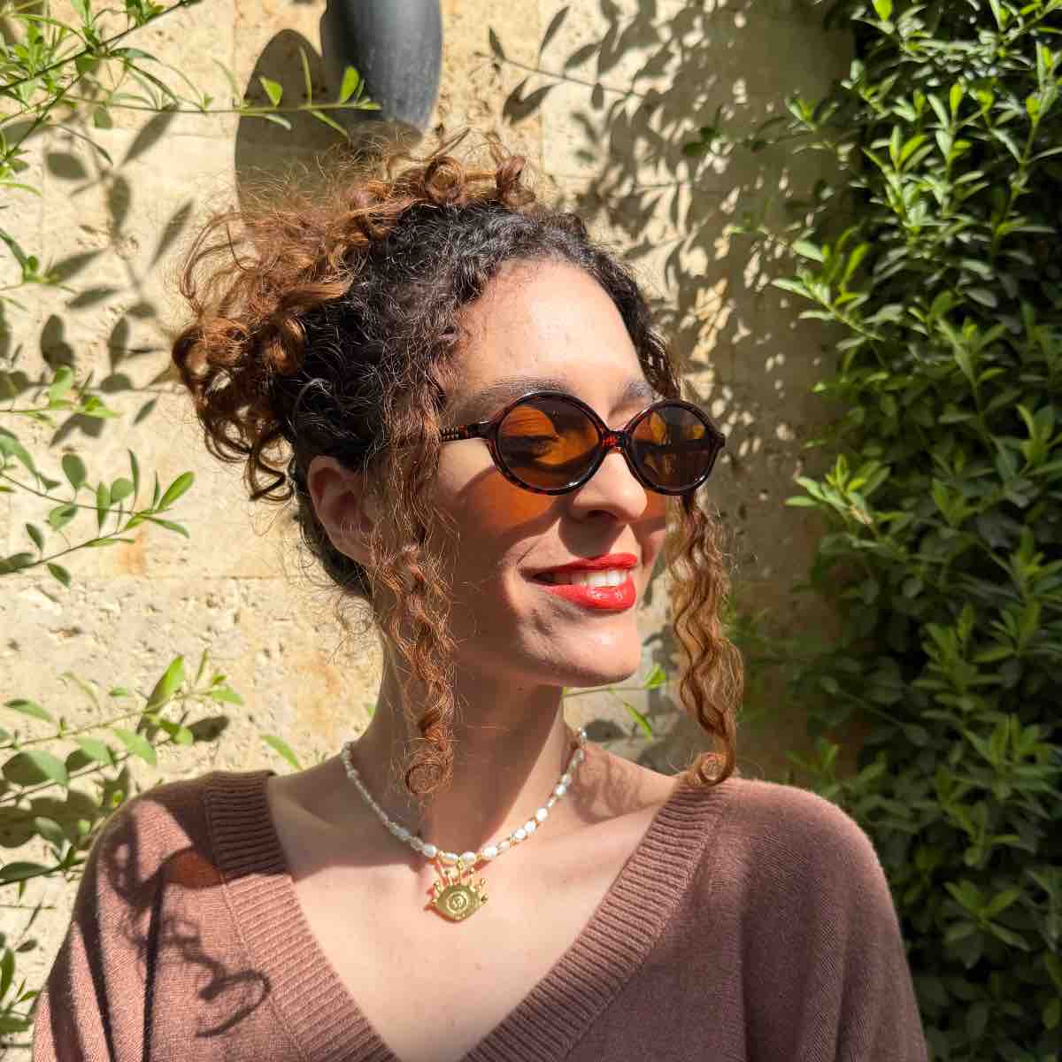 Collier œil en laiton et perle pour un style irrésistible