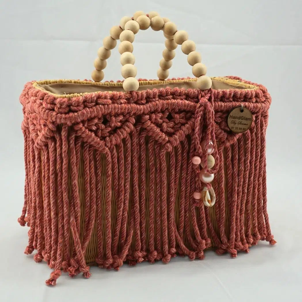 Couffin macramé élégant avec des boules en bois