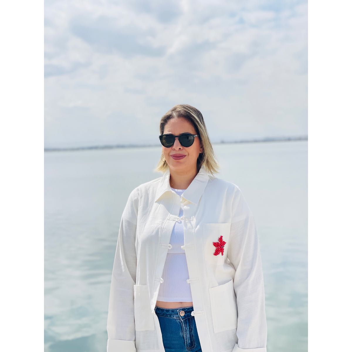 Veste brodée en lin blanc artisanale unique pour un style chic