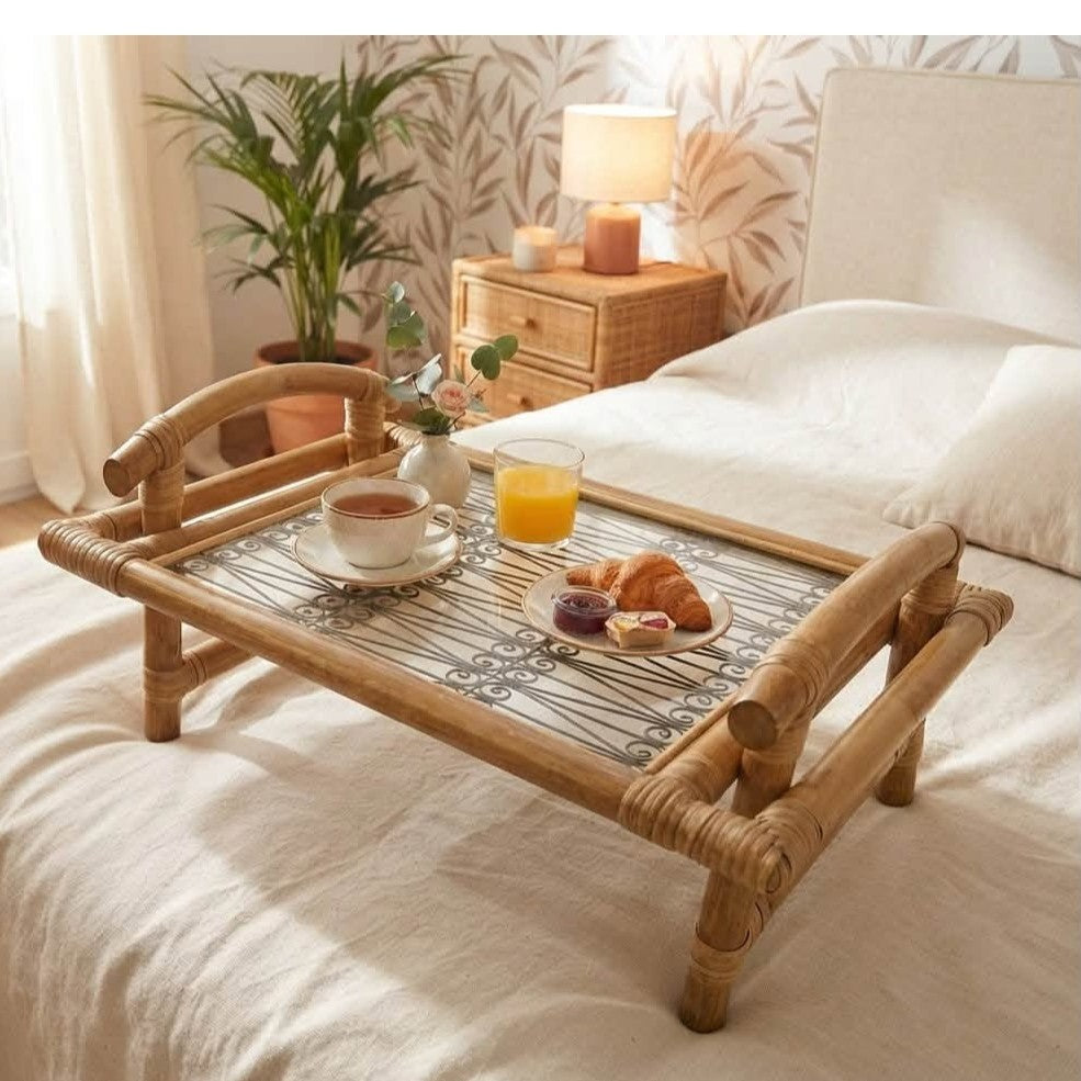 Table petit déjeuner en rotin et fer forgé, élégance assurée !