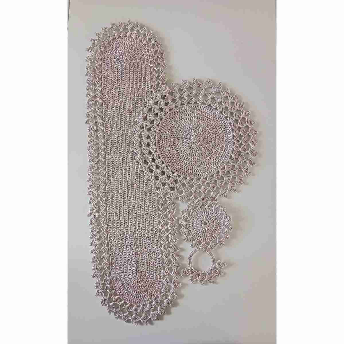 Sousplat crochet haut de gamme pour une table élégante