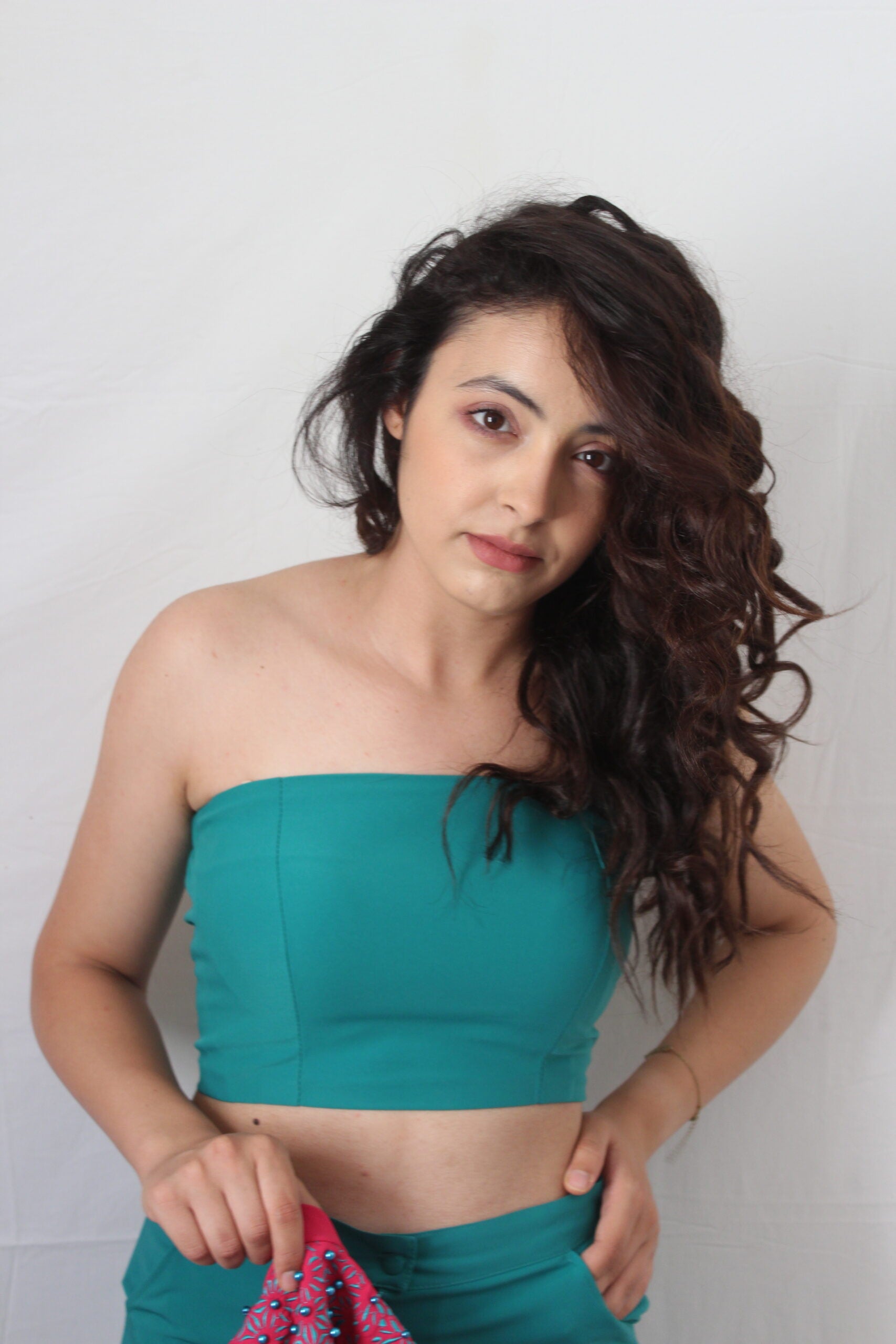Ensemble pour femme en bleu turquoise crop top et pantalon cheville - artisanat Tunisien fait main | ILEYCOM