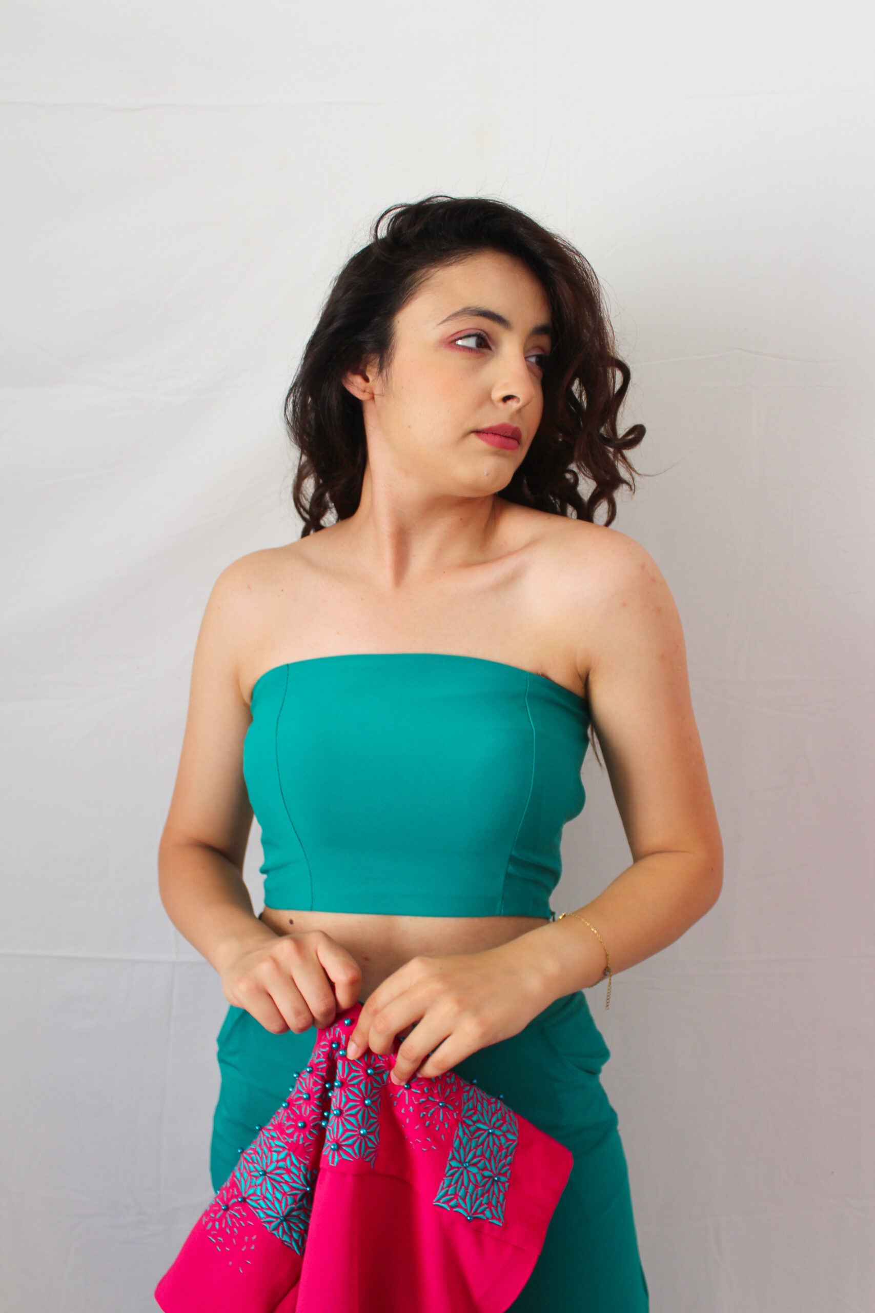 Ensemble pour femme en bleu turquoise crop top et pantalon cheville - artisanat Tunisien fait main | ILEYCOM