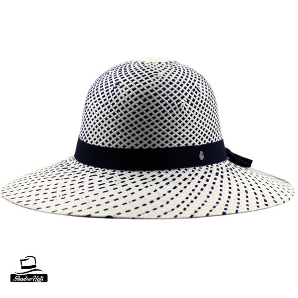 Capeline élégante pour un été chic et irrésistible