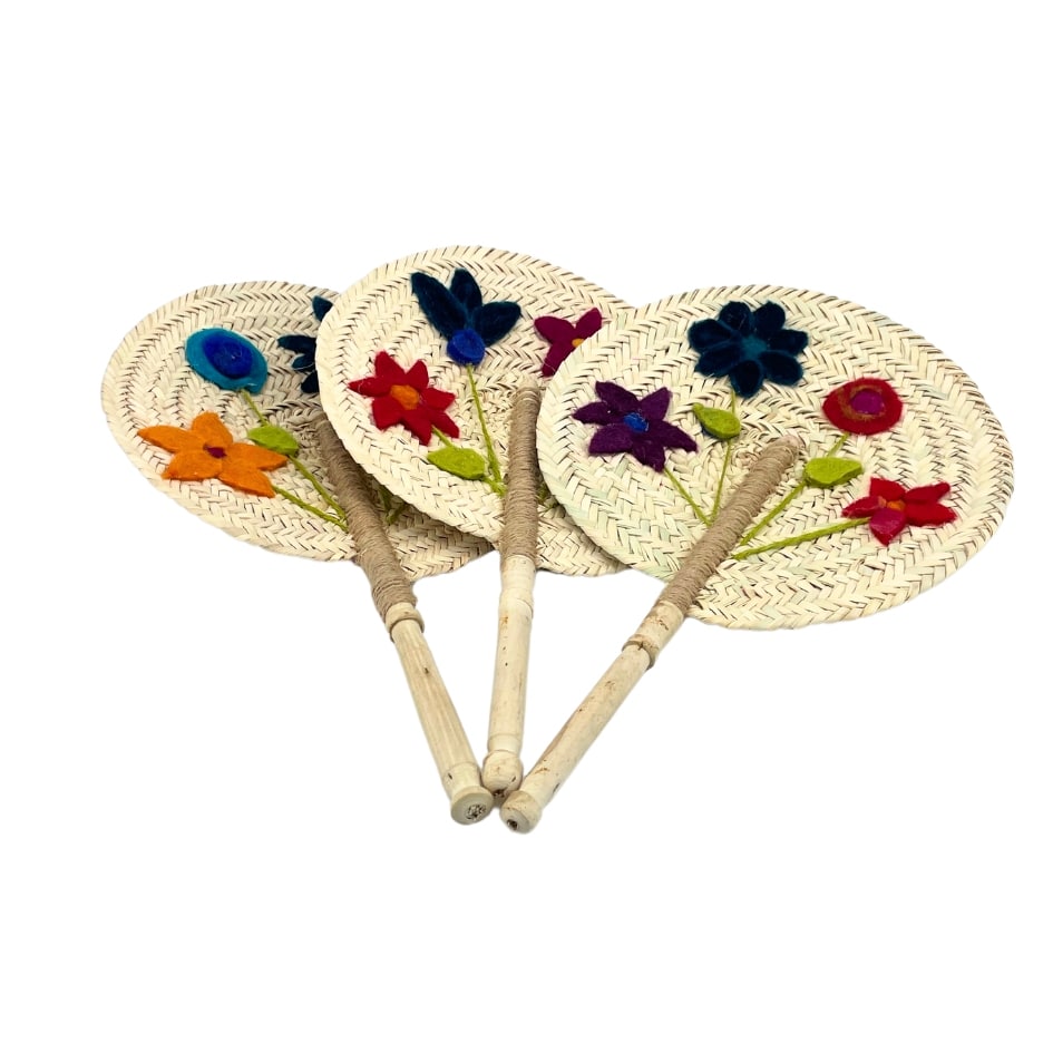 Eventail traditionnel en jute avec des fleurs multicolores