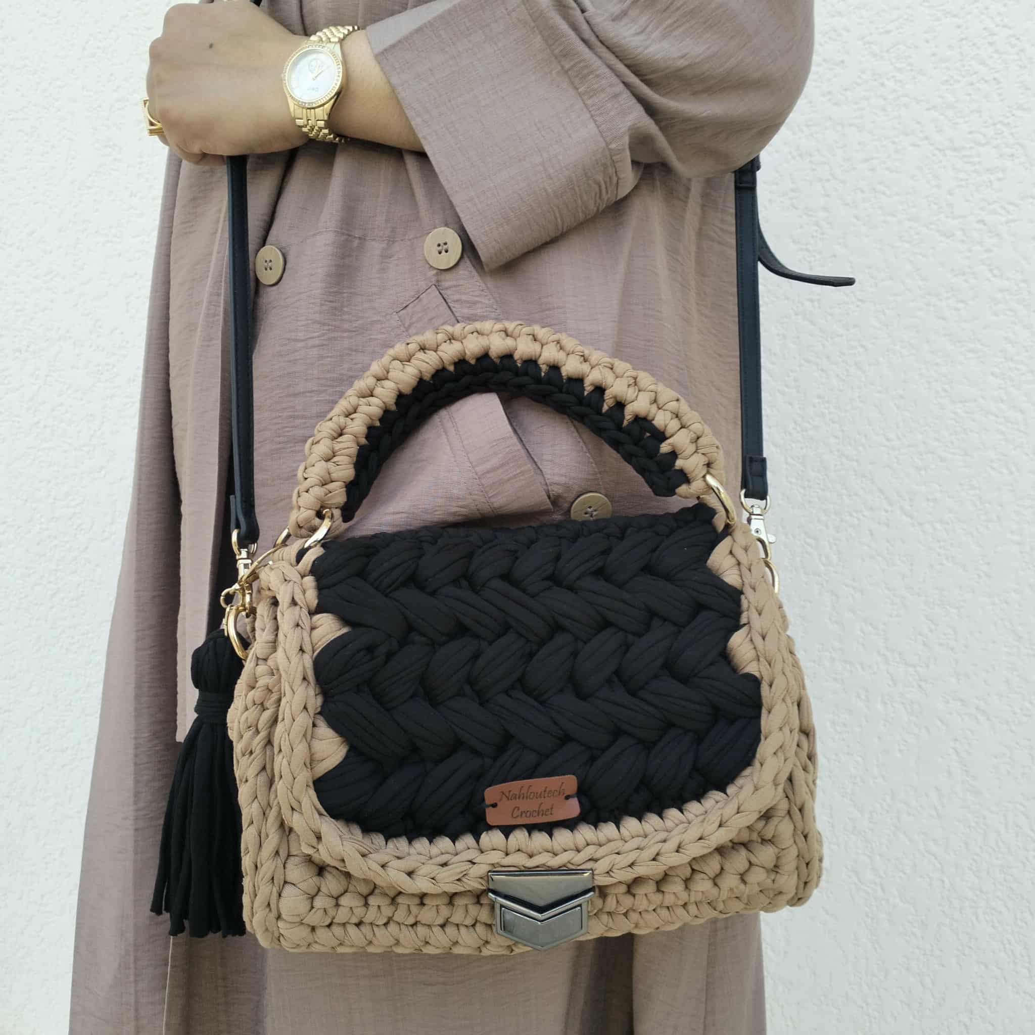 Sac à Main Bicolore Marron Clair et Noir en Crochet – Fil T-Shirt & Bandoulières Cuir Noire et Métal Doré