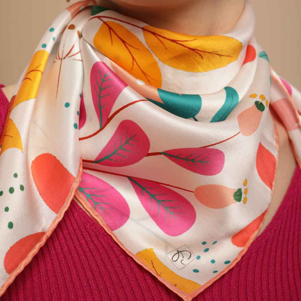Foulard en soie naturelle Full of imagination - artisanat Tunisien fait main | ILEYCOM