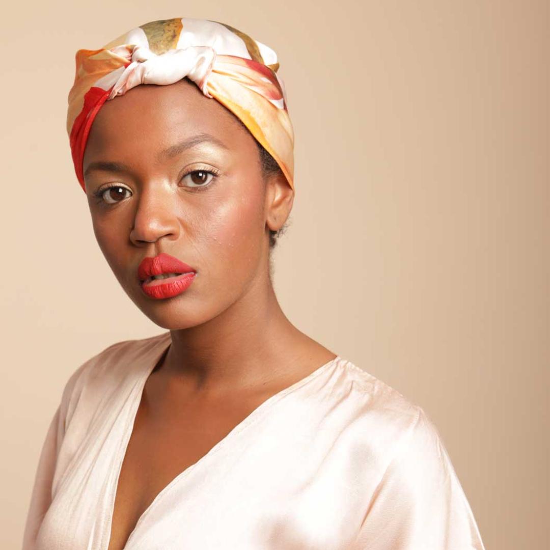 Foulard rouge et jaune en soie naturelle "Falling in love" - artisanat Tunisien fait main | ILEYCOM