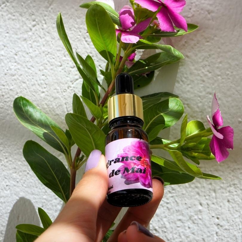 عطر ورد مايو