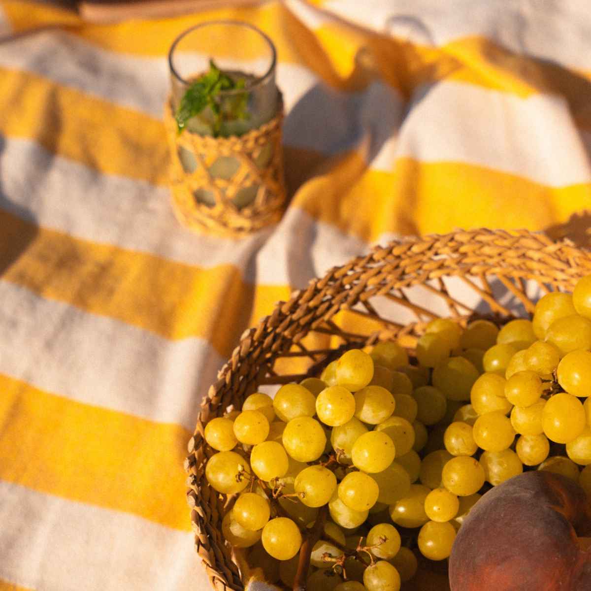 Verre avec porte-verre smar tressé