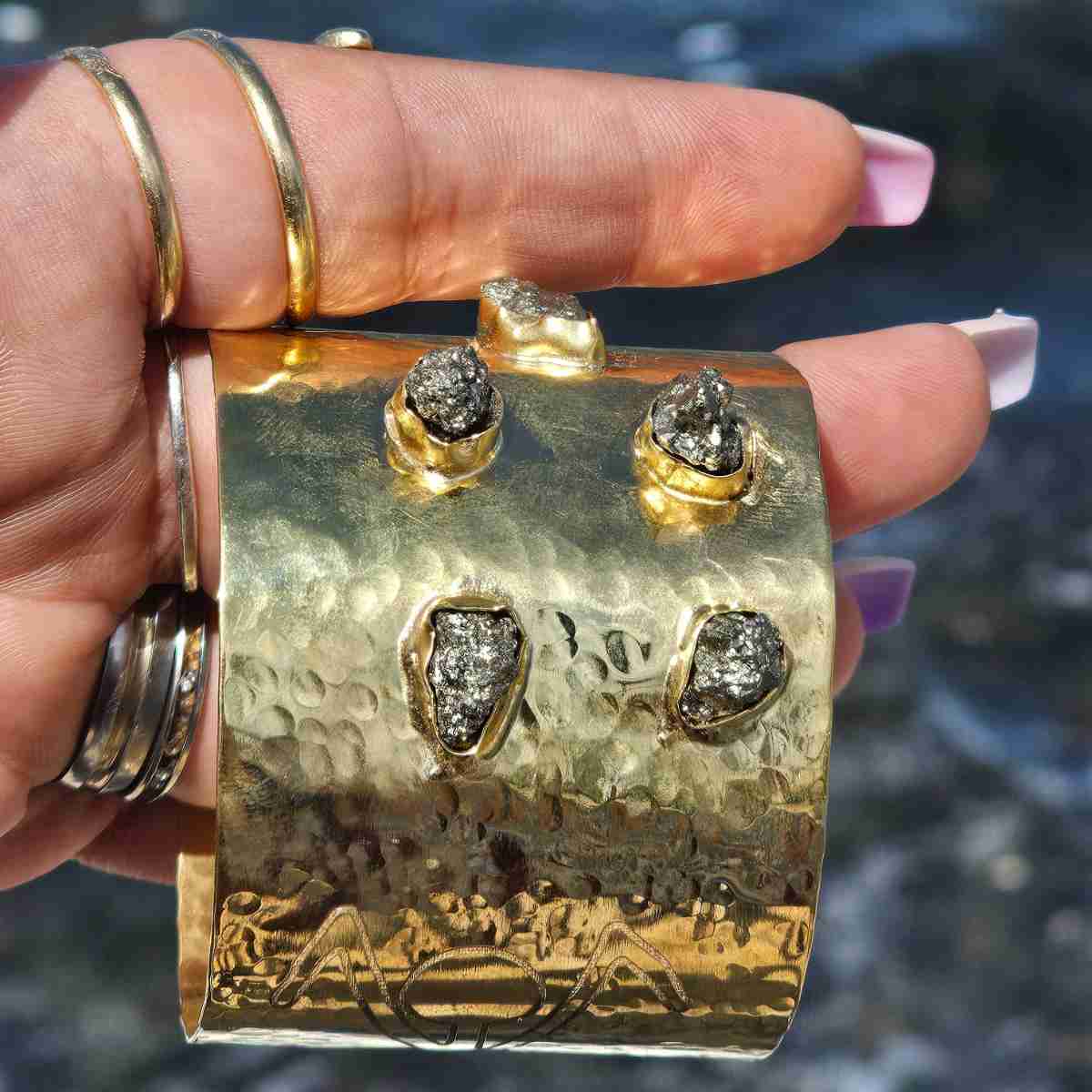 Manchette Amazigh Tizizwit Pyrites en cuivre plaqué or 18 K