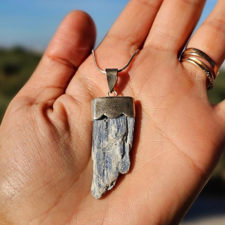 Collier kyanite en argent 925 pour un style unique et élégant