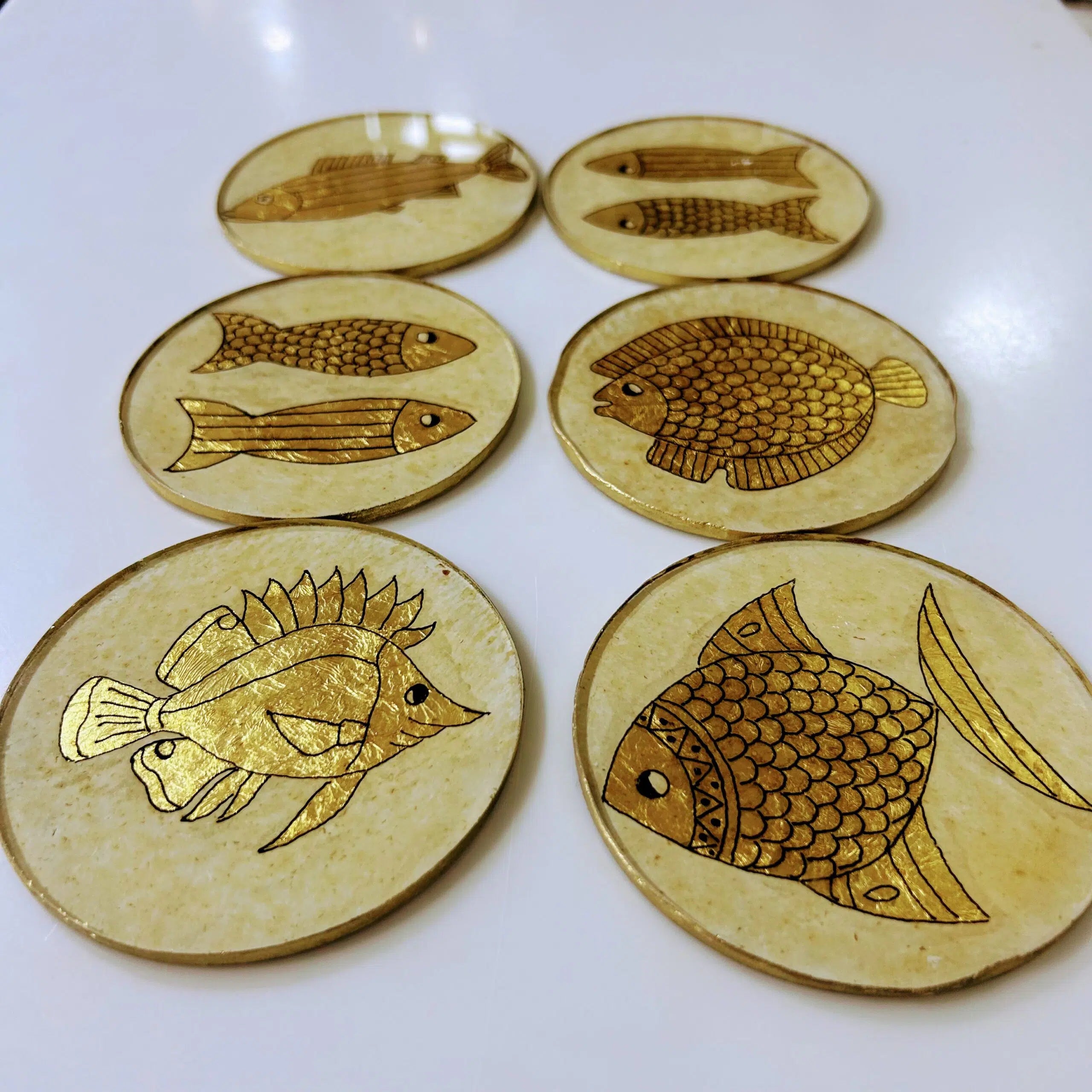 Dessous de verre "POISSONS" à la feuille d'or - Coffret cadeau précieux et élégant -