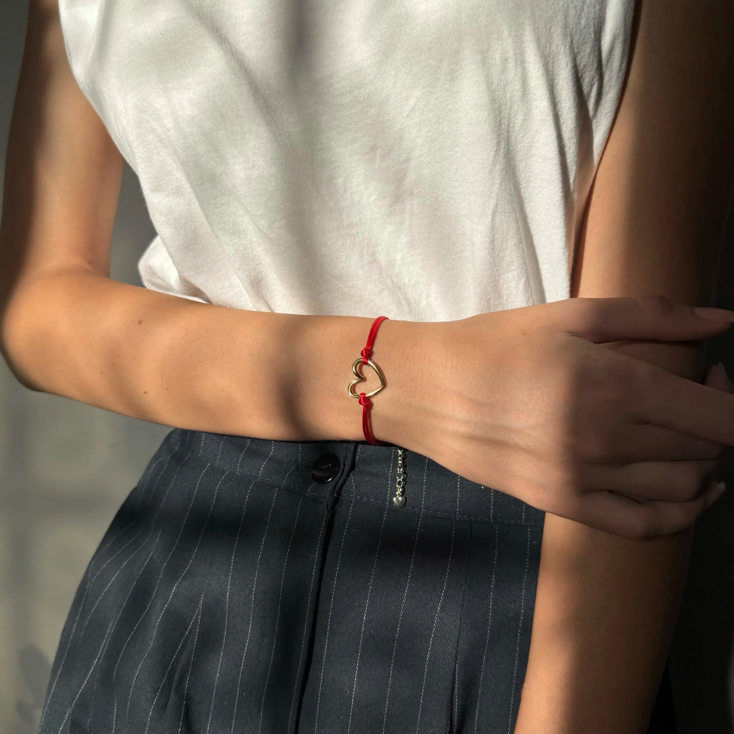 Bracelet cœur ajustable en cordon rouge pour un amour éternel