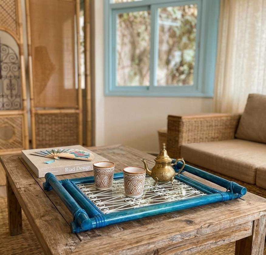 plateau rotin chic en fer forgé et verre pour un style unique