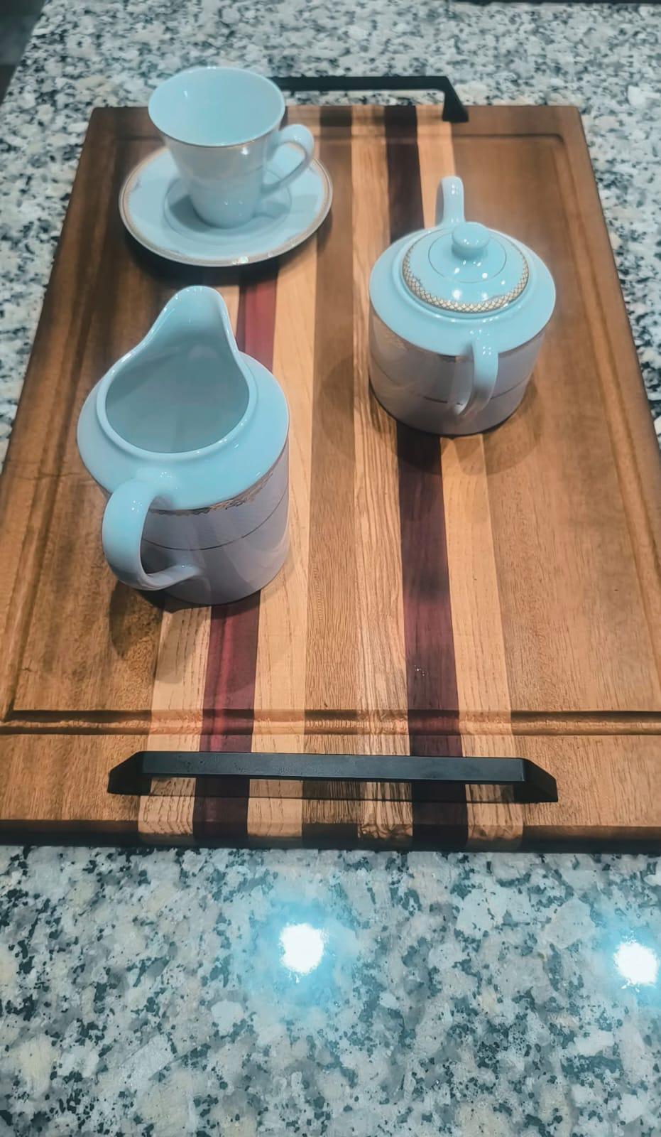 Plateau moderne en multi-bois : Élégance et qualité premium