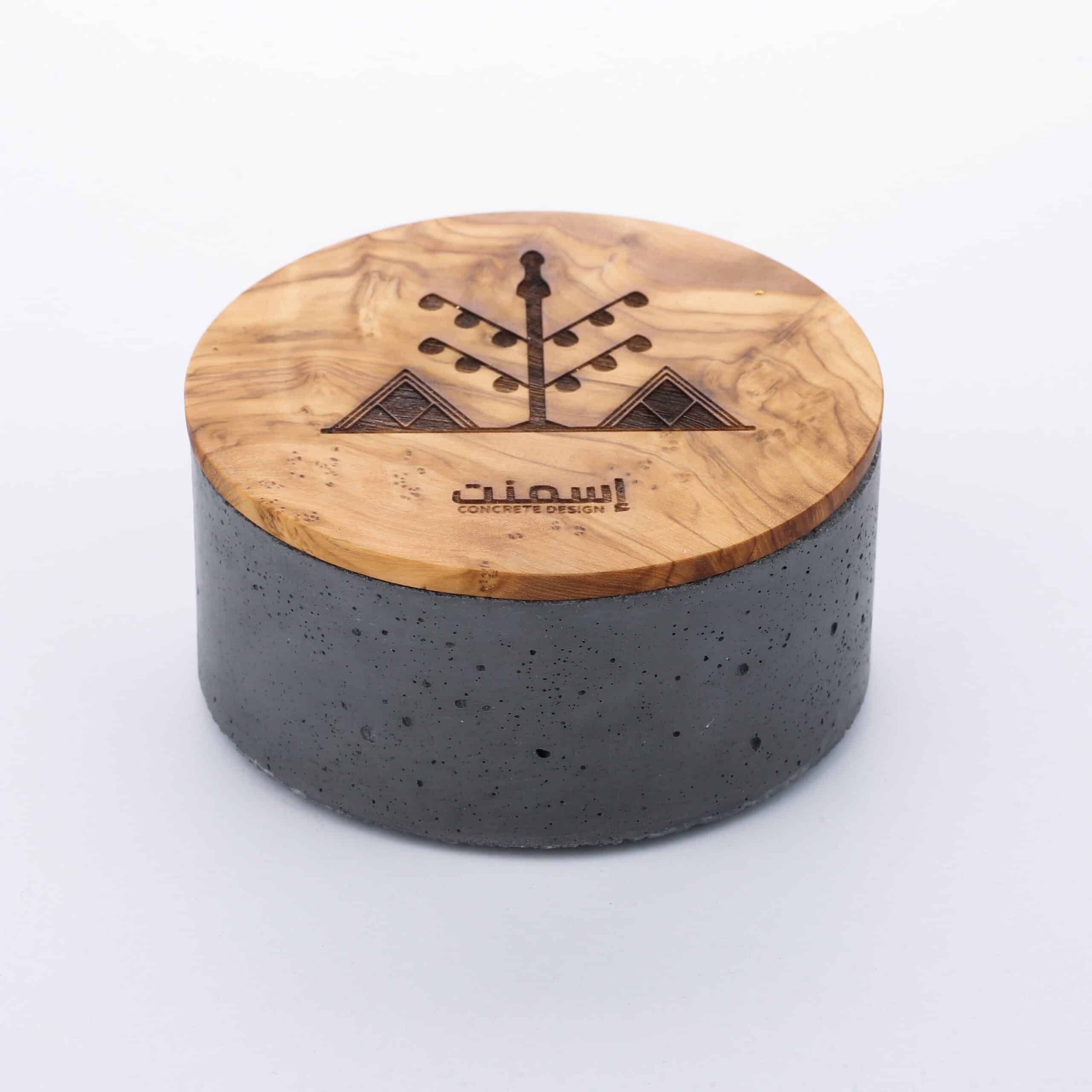 Boîte oliveraie en béton avec couvercle en bois d’olivier gravé (S, M ou L)