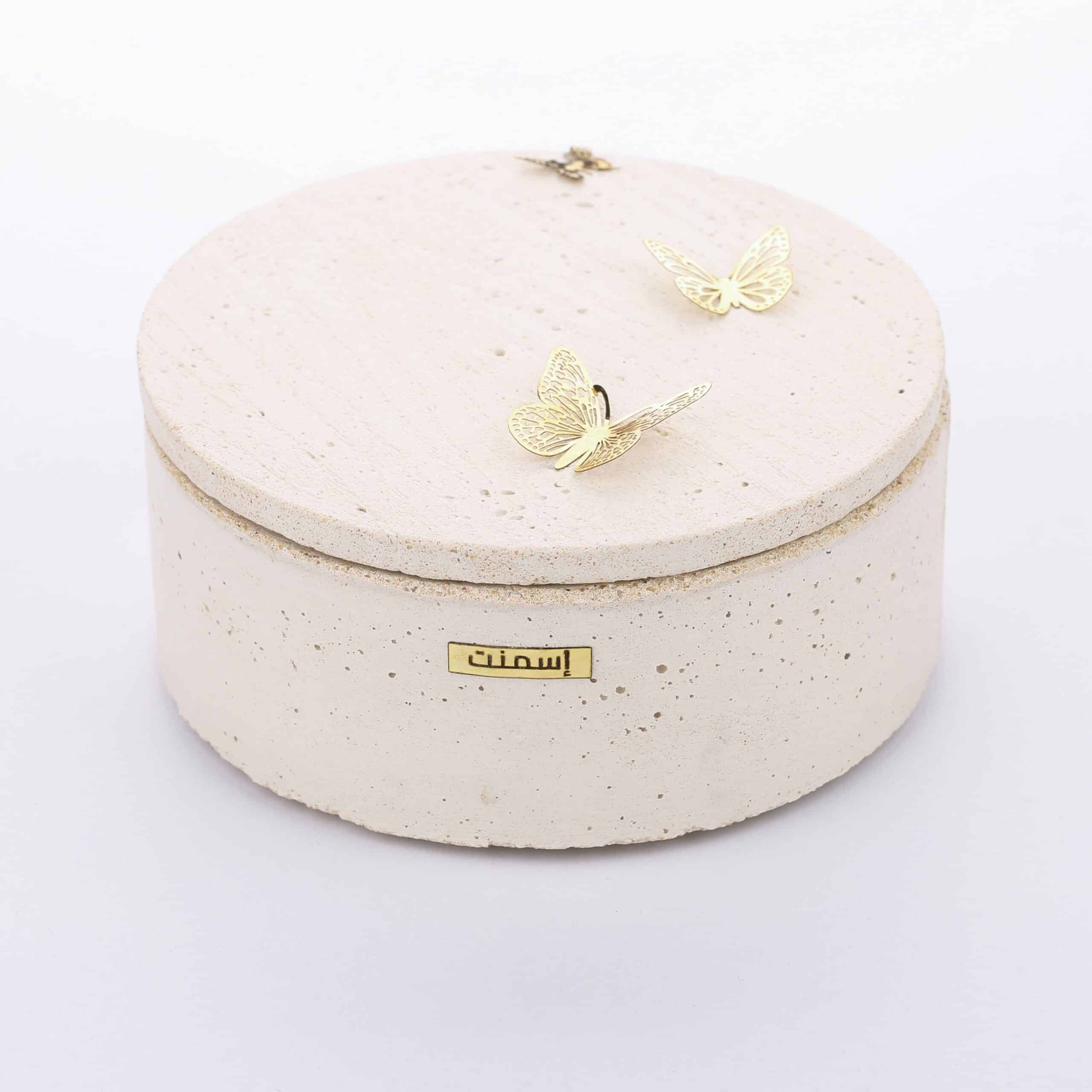 Boîte Éphémère en béton avec couvercle orné de papillons en cuivre (S, M, L)