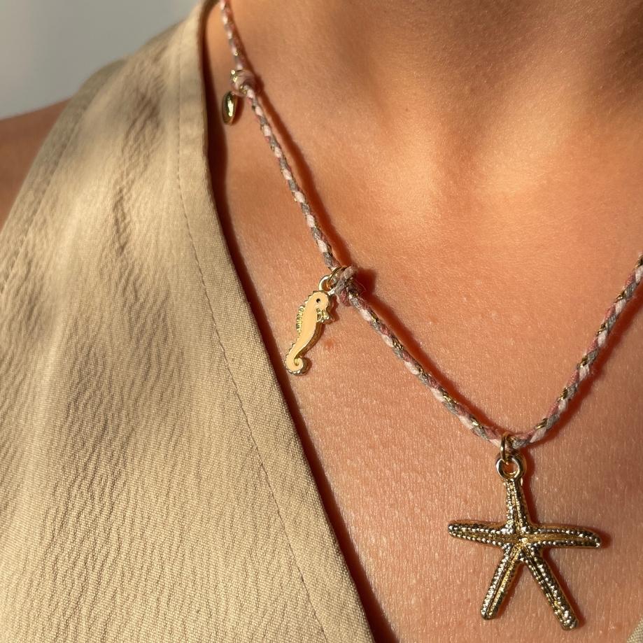 collier étoile de mer dorée chic sur cordon tressé artisanale