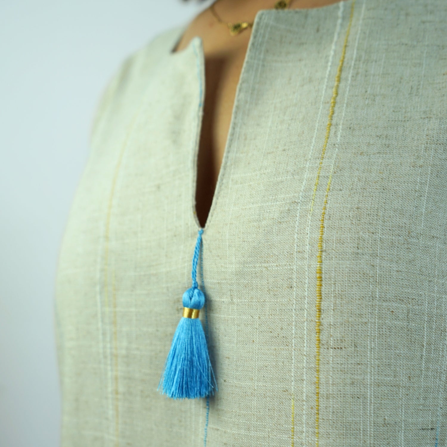 Jebba Beige en Lin avec Rayures Fines Bleu & Jaune - artisanat Tunisien fait main | ILEYCOM