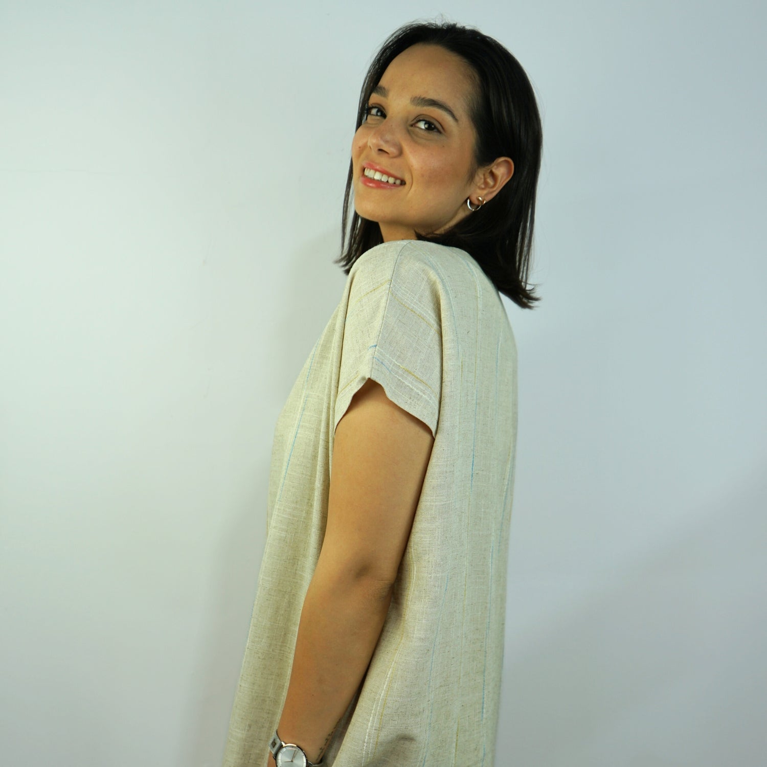 Jebba Beige en Lin avec Rayures Fines Bleu & Jaune - artisanat Tunisien fait main | ILEYCOM