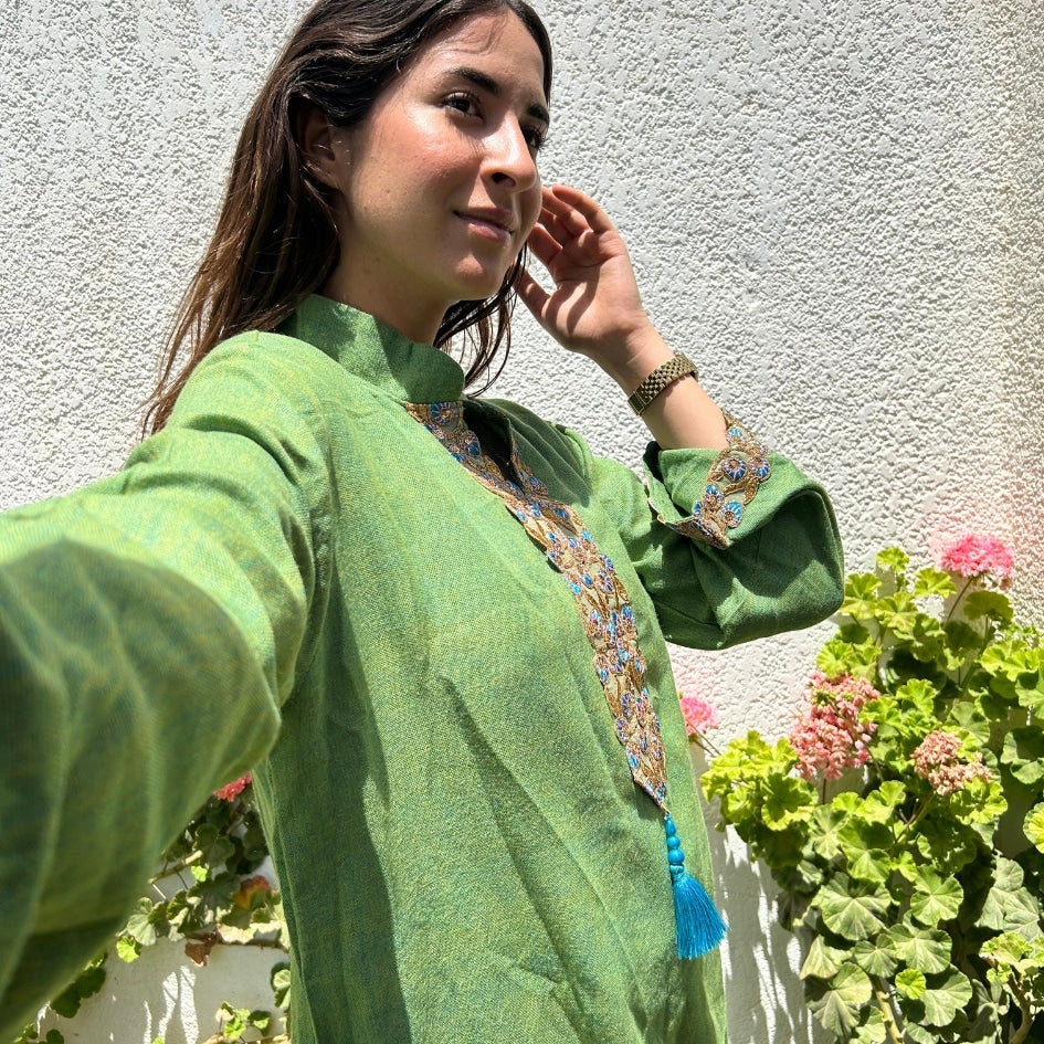 Jebba Vert traditionnelle en lin avec design coloré - artisanat Tunisien fait main | ILEYCOM