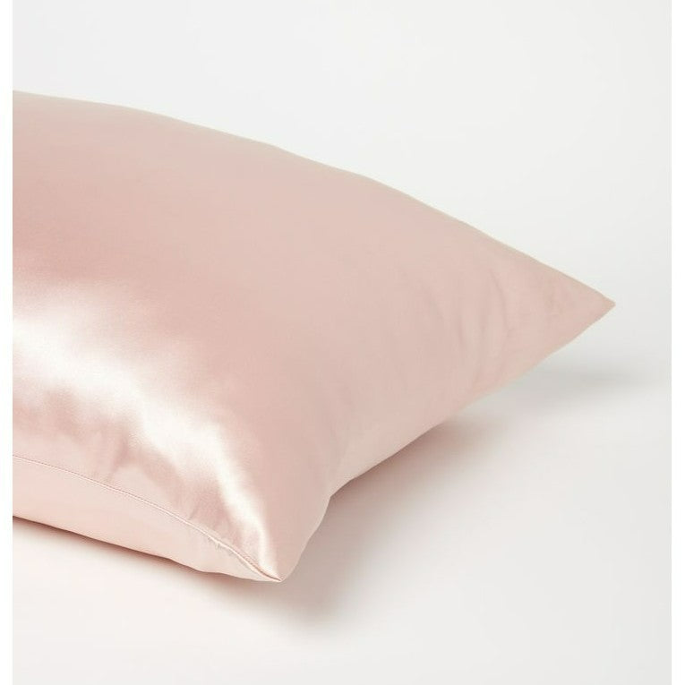 Taie d'oreiller satin pêche rosé bébé clair douceur et élégance