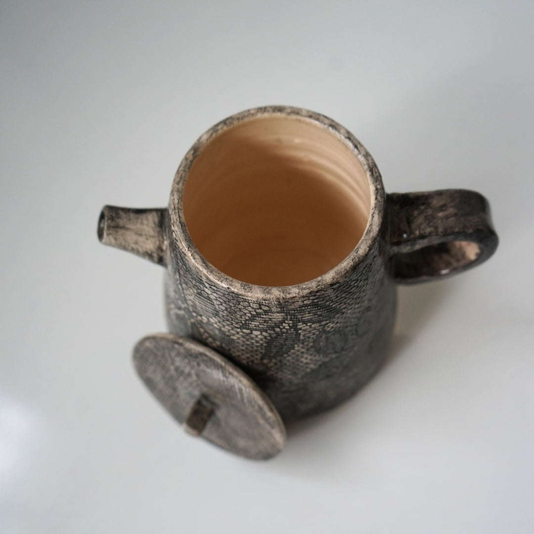 Théière Artisanale en Céramique Marron - Élégance Florale