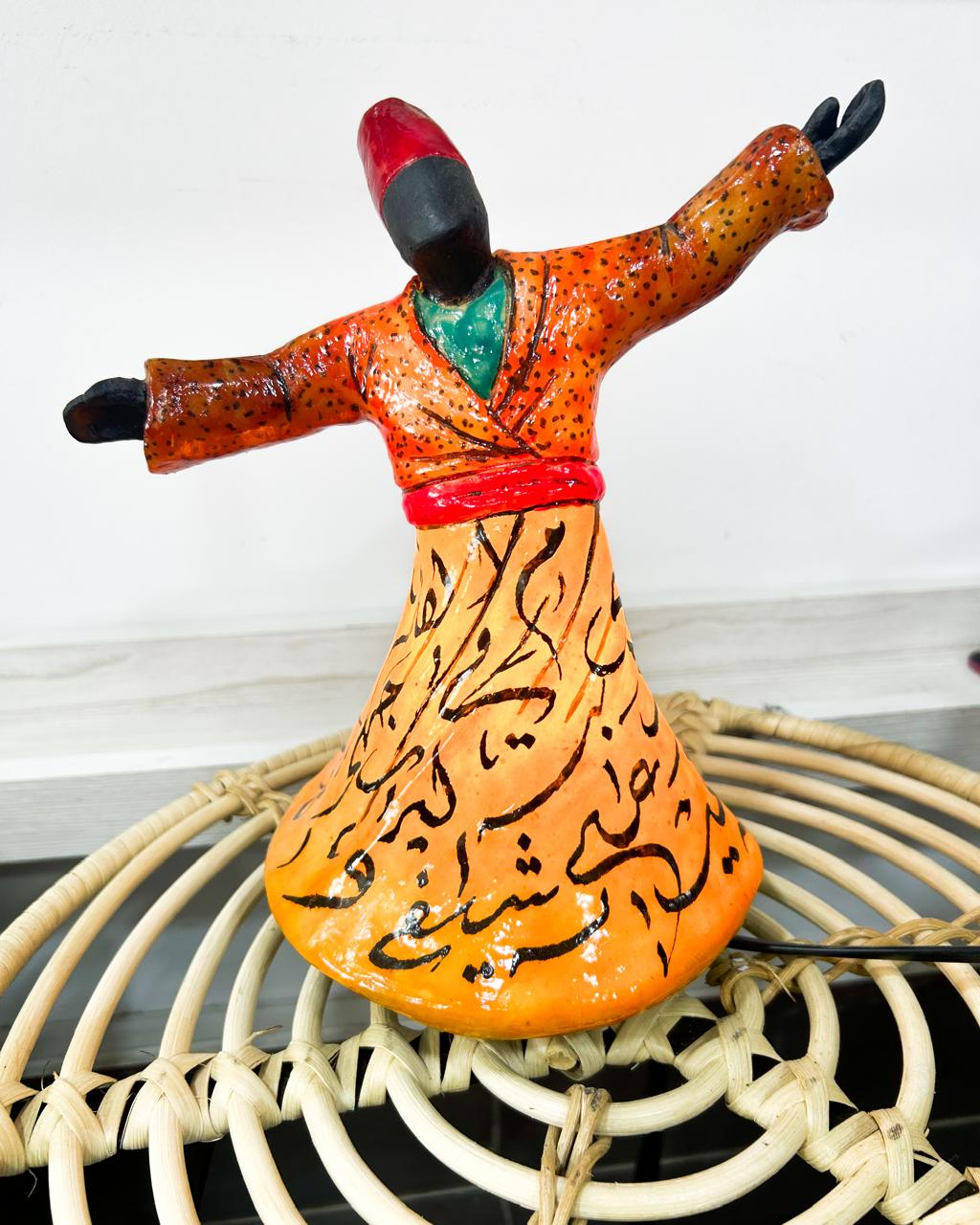 Lampe derviche tourneur en résine
