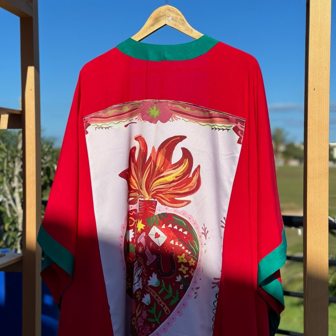 Kimono rouge boho en satin de soie vec illustration festive et des touches verte - artisanat Tunisien fait main | ILEYCOM