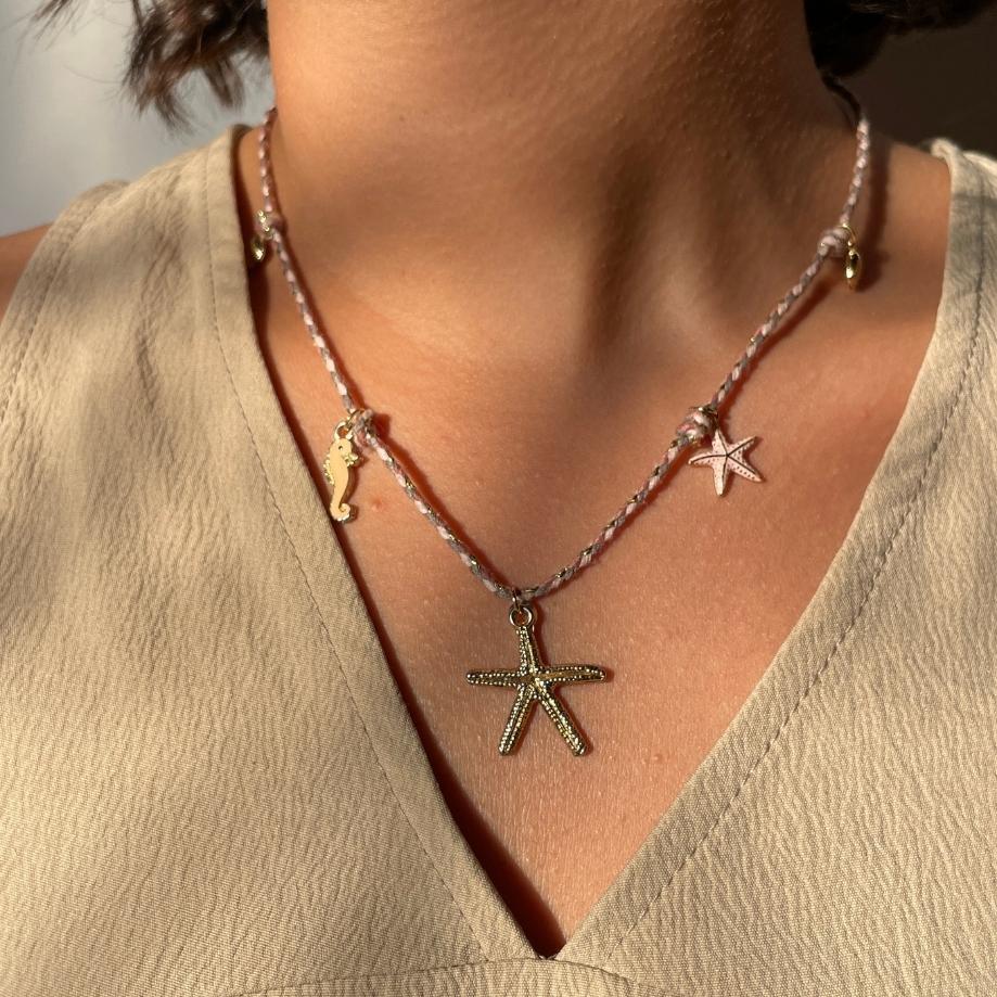 collier étoile de mer dorée chic sur cordon tressé artisanale