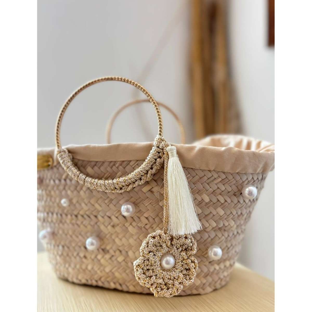 Couffin paille beige décoré de perles et crochet premium