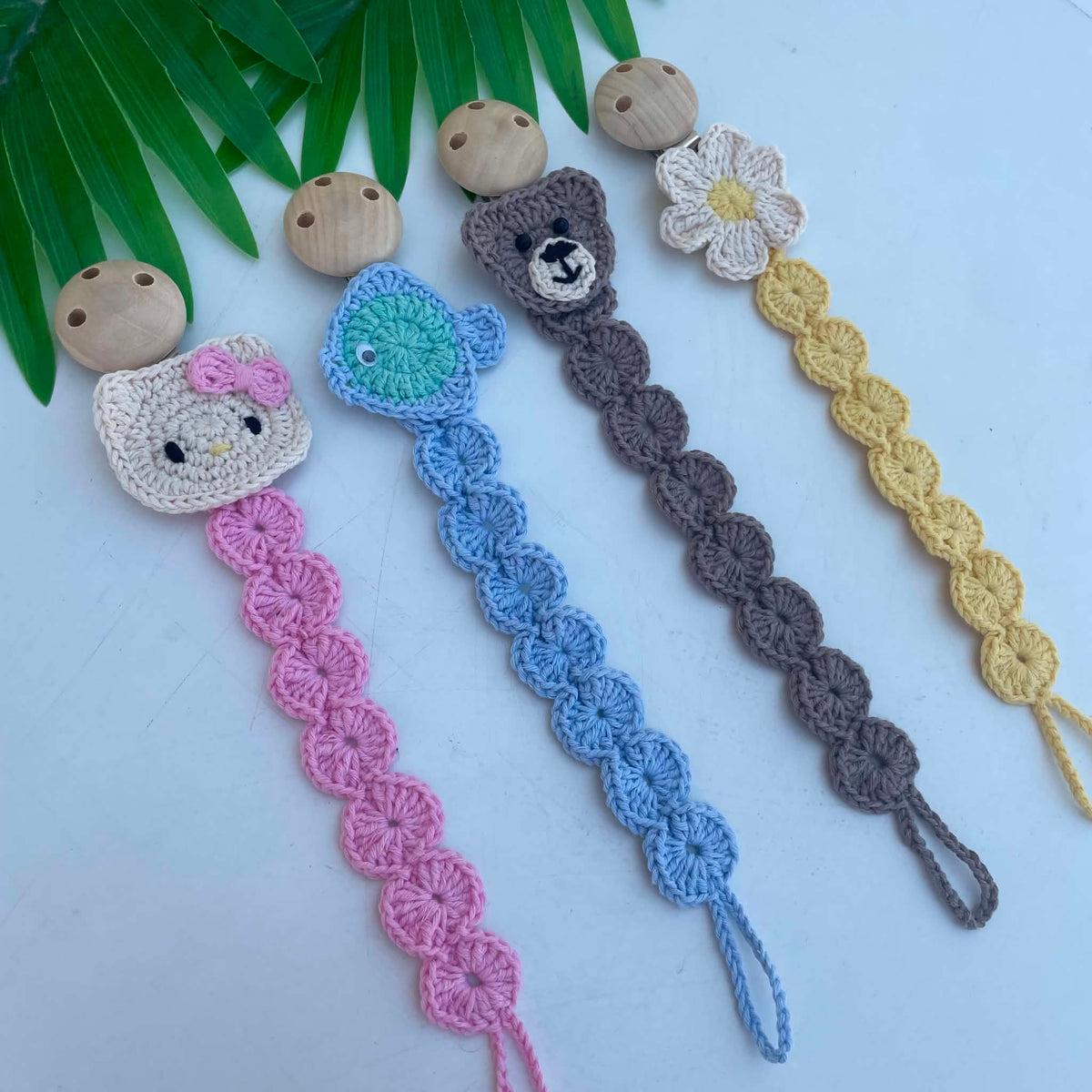 attache sucette personnalisée motif unique pour bébé élégant