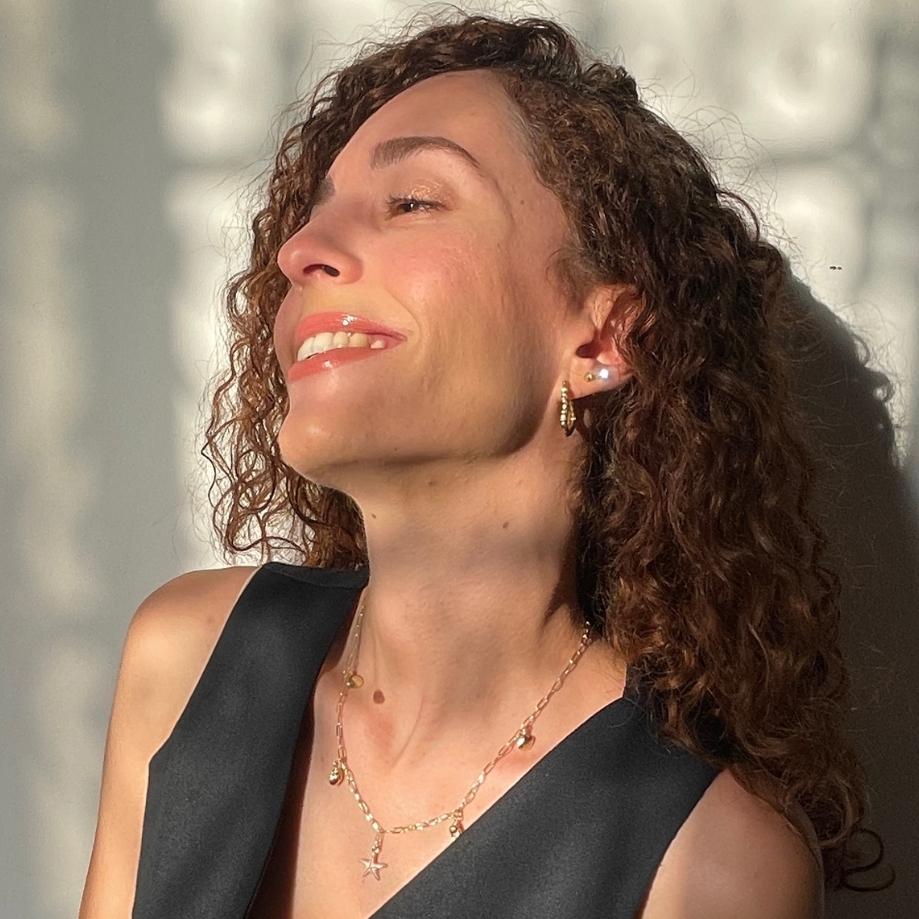 collier doré étoile de mer rose pour un style marin chic