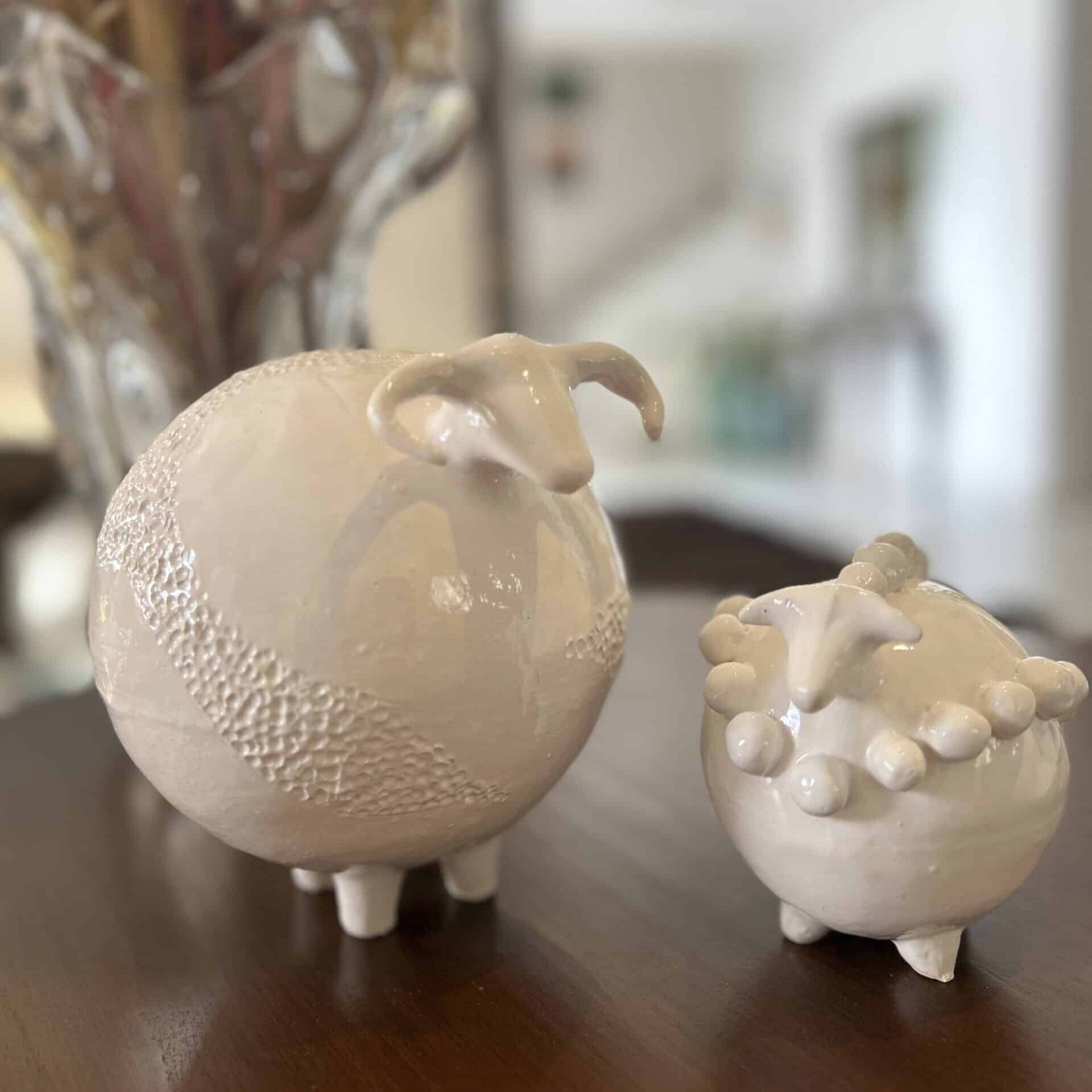 Mouton décoratif blanc en céramique – Pièce unique fait main (Grande et Petite T - artisanat Tunisien fait main | ILEYCOM