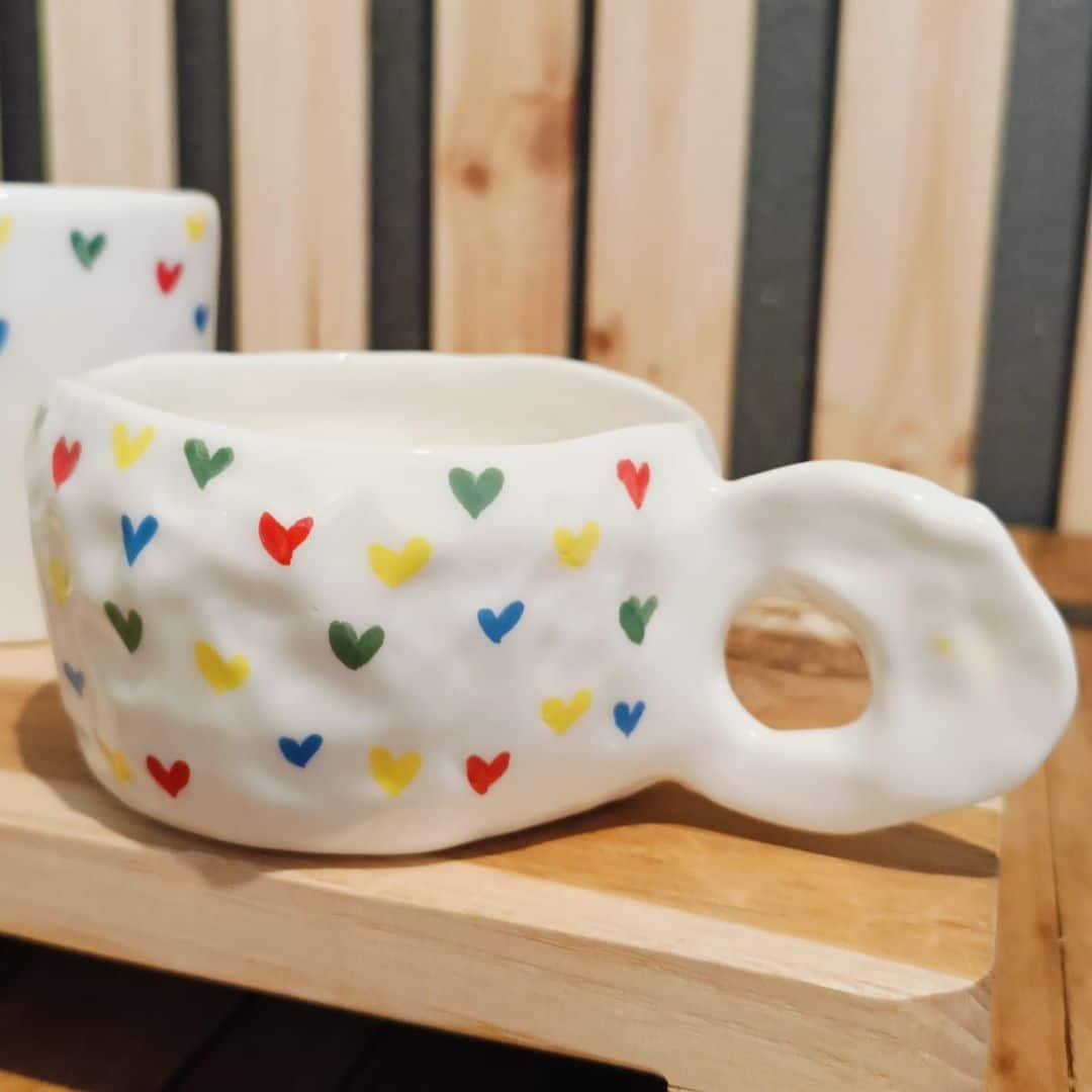 Mug classique en céramique motifs cœurs Arc-en-Ciel – Fait main (9 x 6 cm) - artisanat Tunisien fait main | ILEYCOM