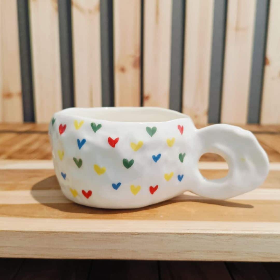 Mug classique en céramique motifs cœurs Arc-en-Ciel – Fait main (9 x 6 cm) - artisanat Tunisien fait main | ILEYCOM