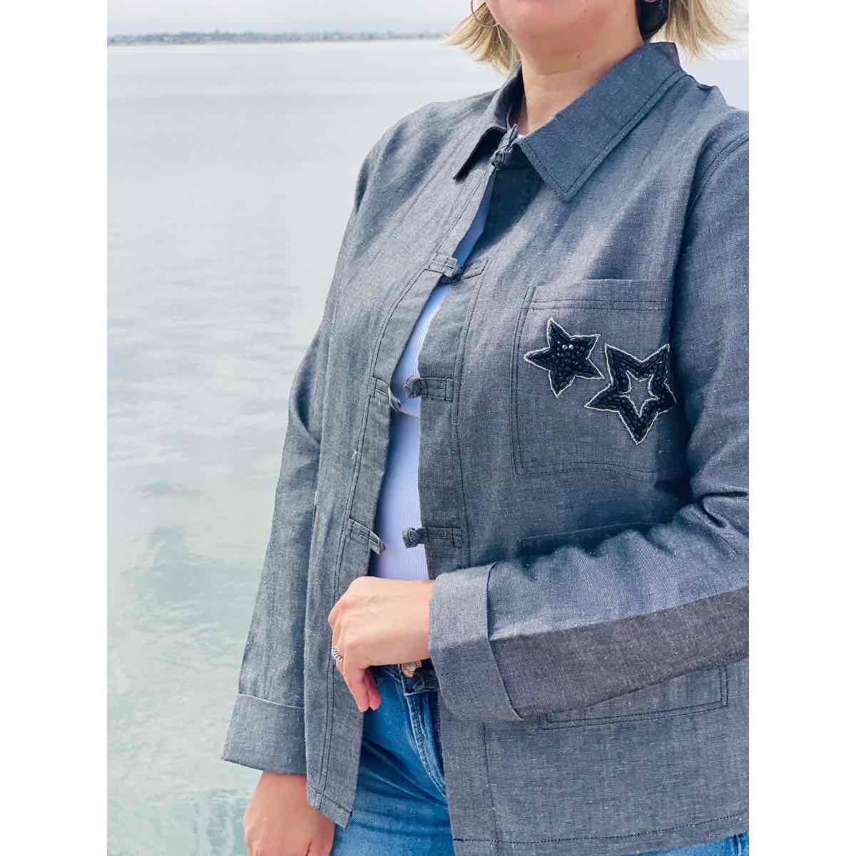 veste gris brodée à la main élégance et qualité premium