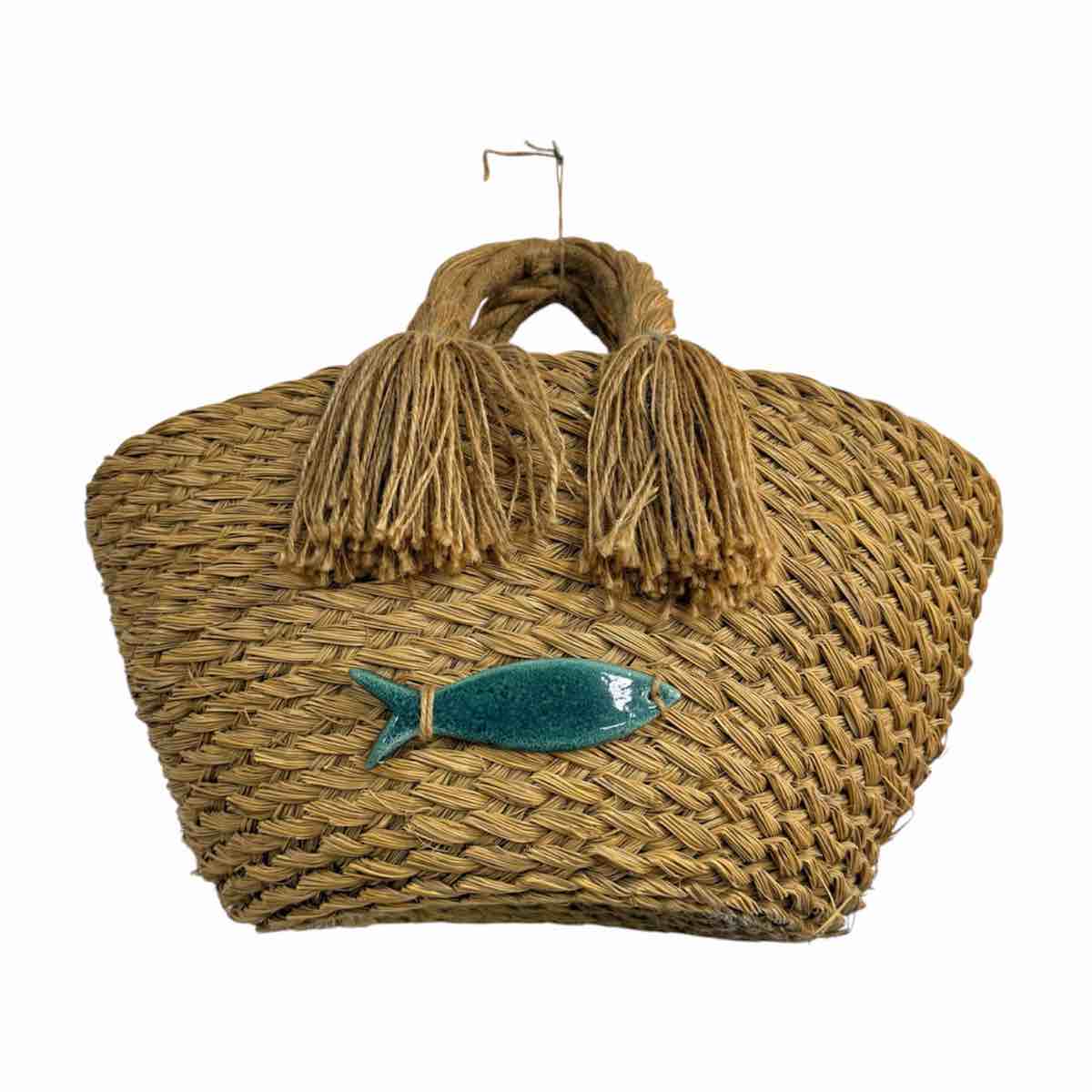 Couffin artisanal chic en jonc tressé avec poisson céramique