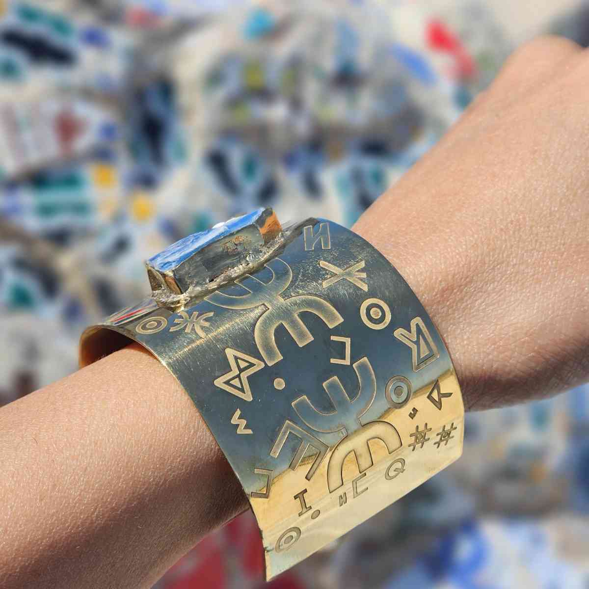 Manchette Amazigh Tazmert Kyanite en cuivre plaqué en or 18 karats