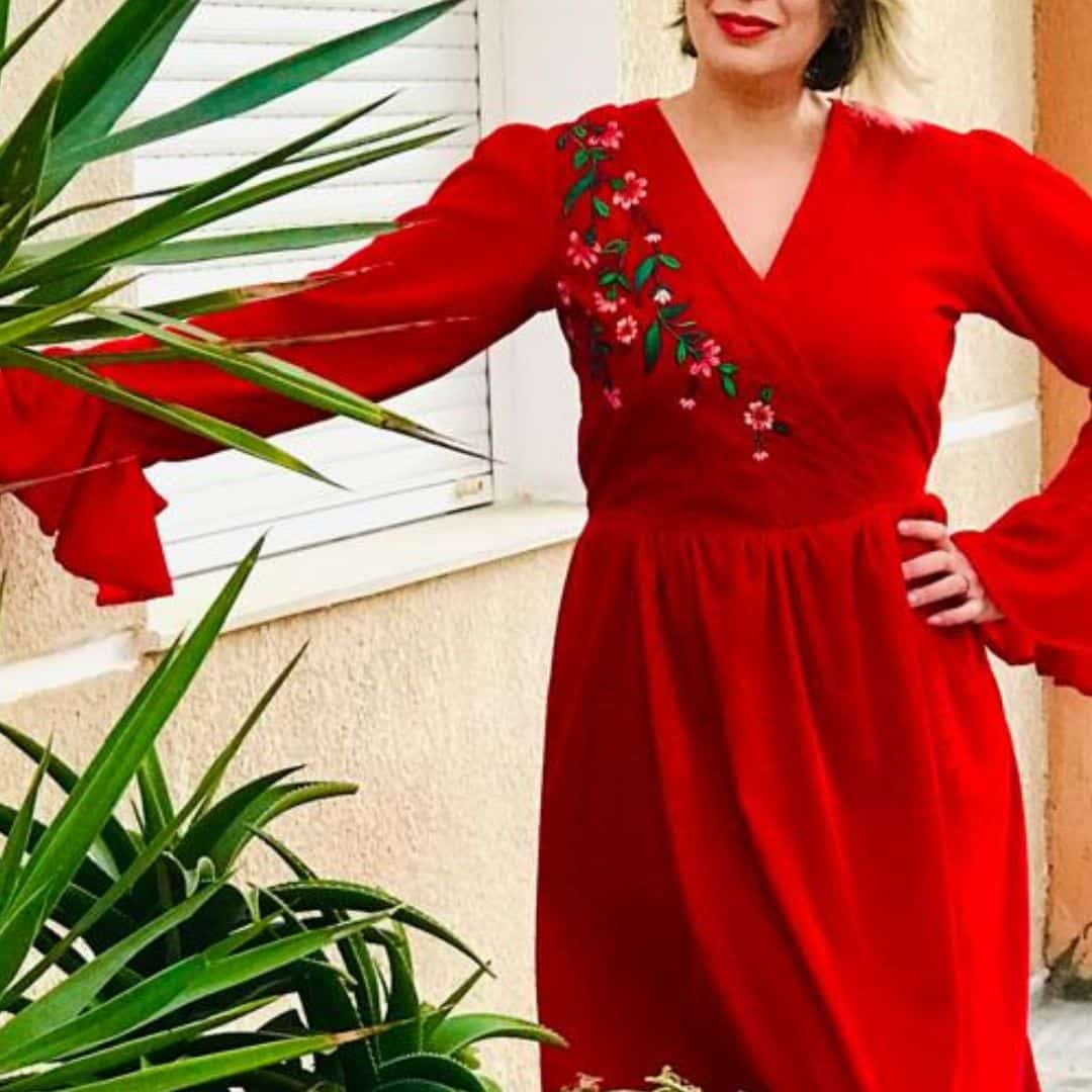 Robe rouge en velours de soie - Souria jerbia - Broderie florale