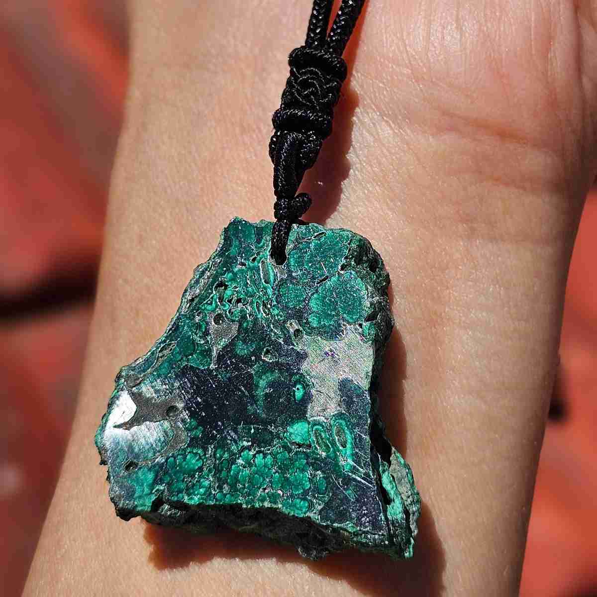 collier malachite brut unisex ajustable pour un style unique