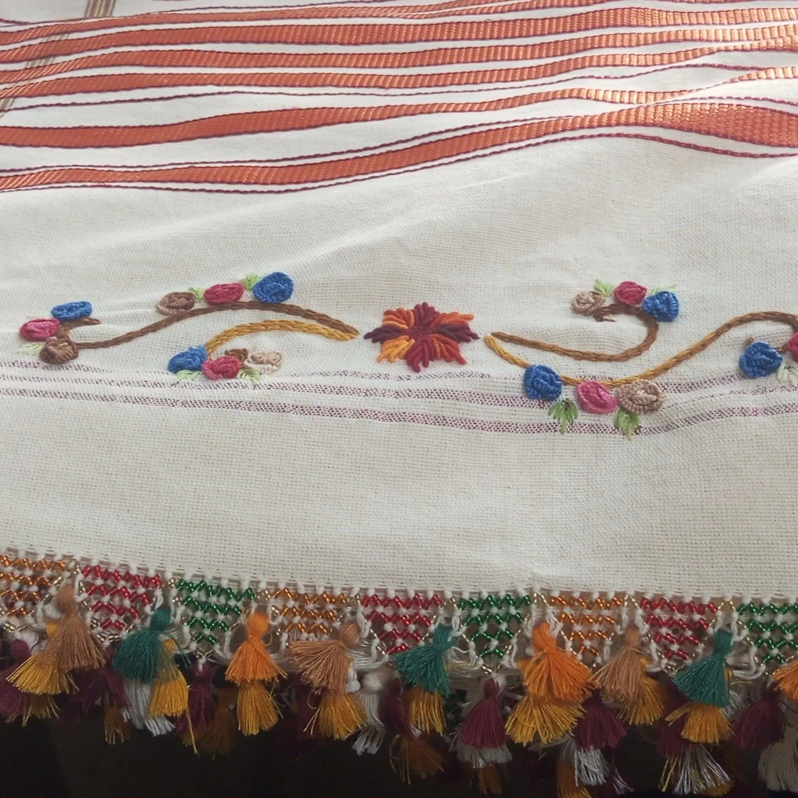 Fouta Djerbienne Chal Djerbien en lin brodé à la main pour un style raffiné et unique 1.5 m x 4 m